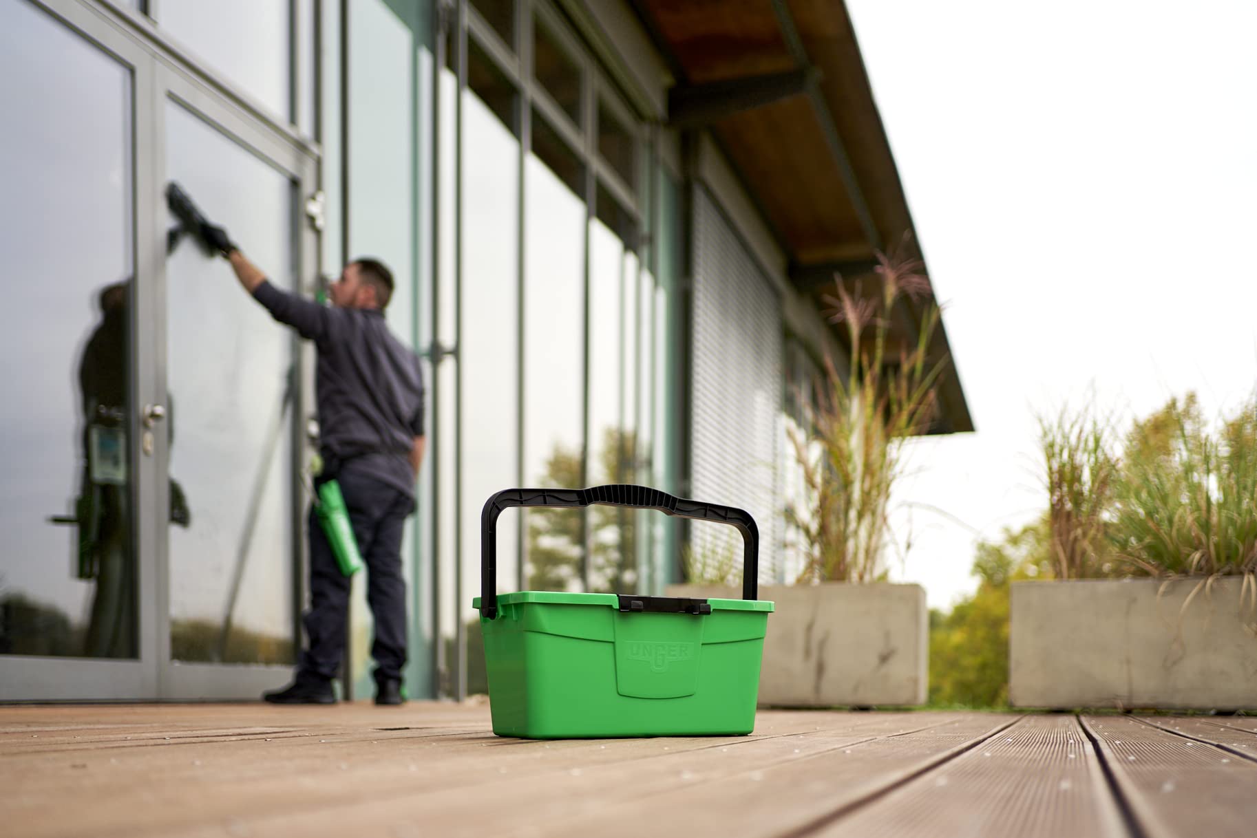 unger-qb12b-seau-rectangulaire-12-litres-pour-laveurs-de-vitres-jusqu-35-cm-avec image 6